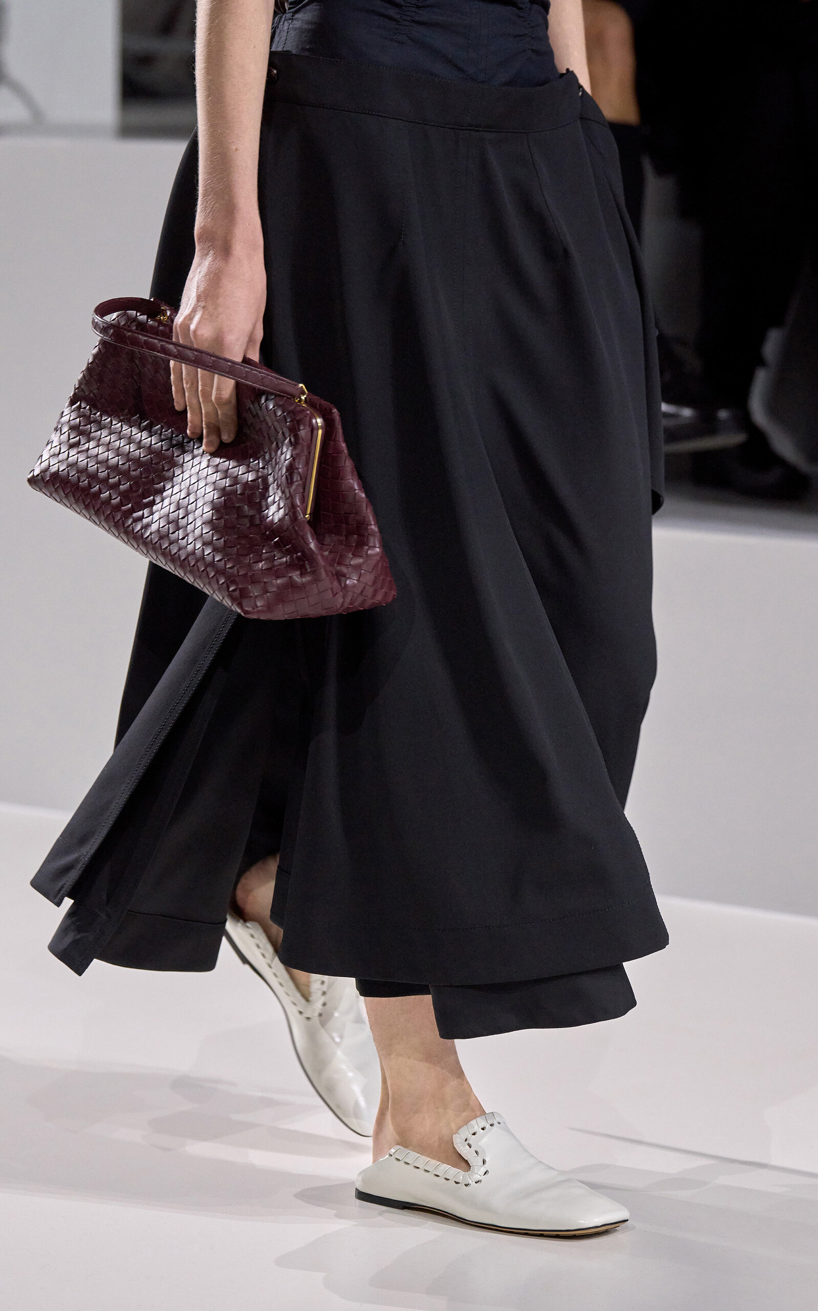 Bottega Veneta - The 1998 Nappa Fluffy Intrecciato Clutch Burgundy OS