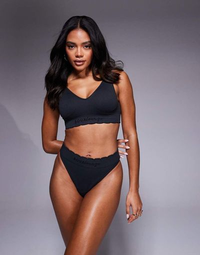 Boux Avenue Boux Avenue scallop ribbed thong in black