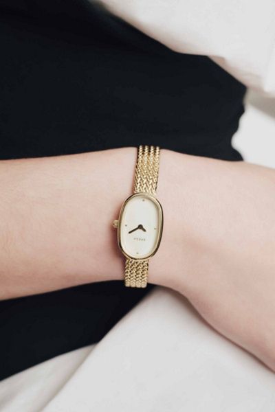 BREDA BREDA Jane Tethered Mesh Bracelet Seiko Quartz 18MM Watch in Gold And Metal, Women's at Urban Outfitters