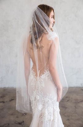 Brides & Hairpins Brides & Hairpins Aude Imitation Pearl Fingertip Veil