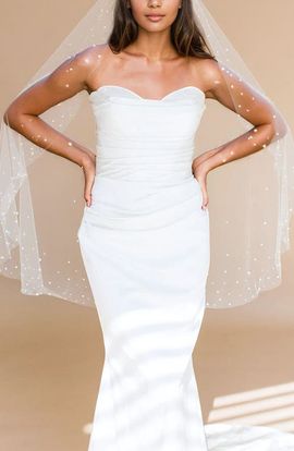 Brides & Hairpins Brides & Hairpins Verity Freshwater Pearl Edge Fingertip Veil