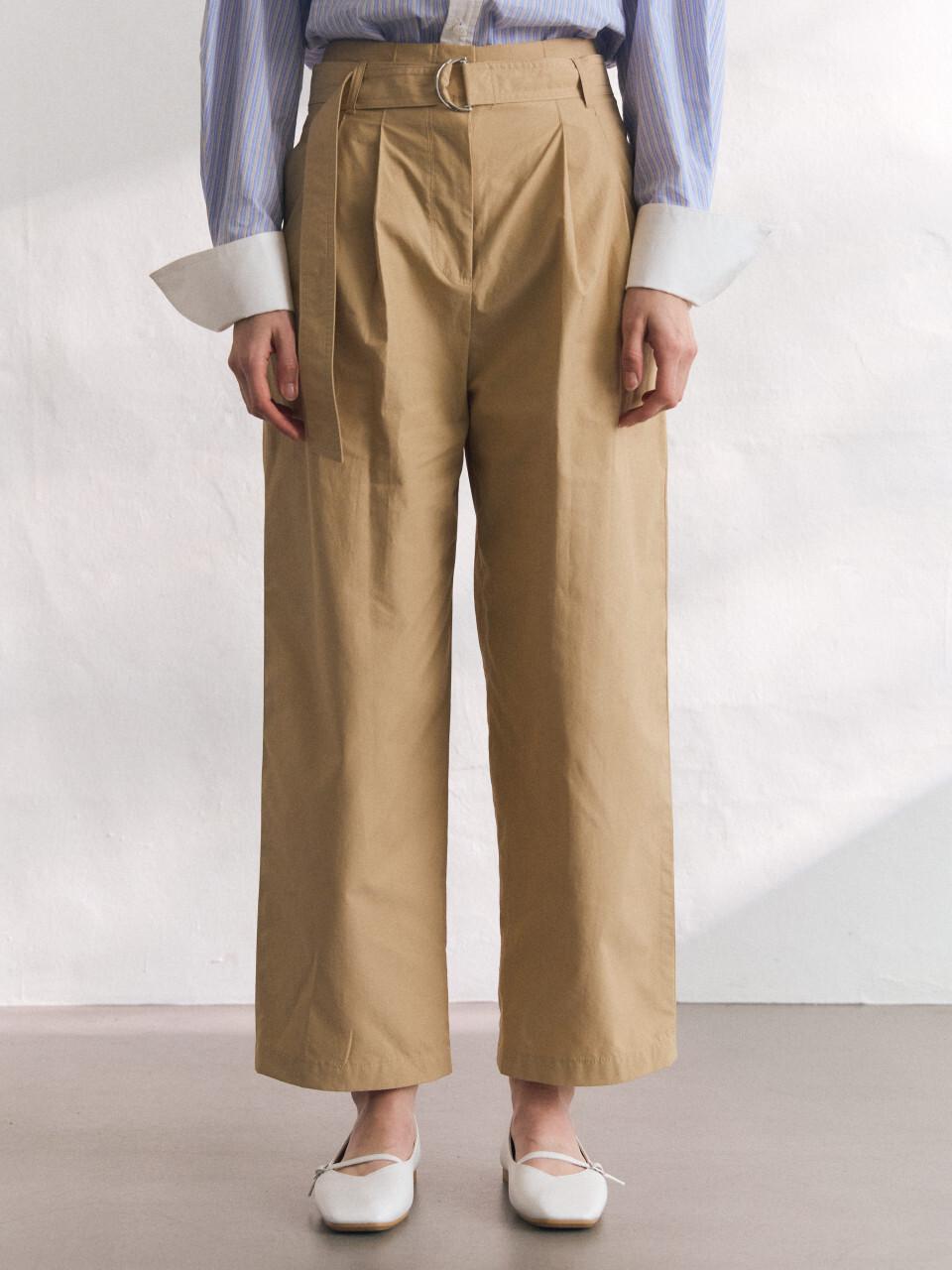 BRILLE MONTHS Belted two-tuck twill pants [Beige]