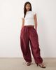 BRONZE SNAKE BRONZE SNAKE Lavinia balloon cargo pants in berry-Red - 1