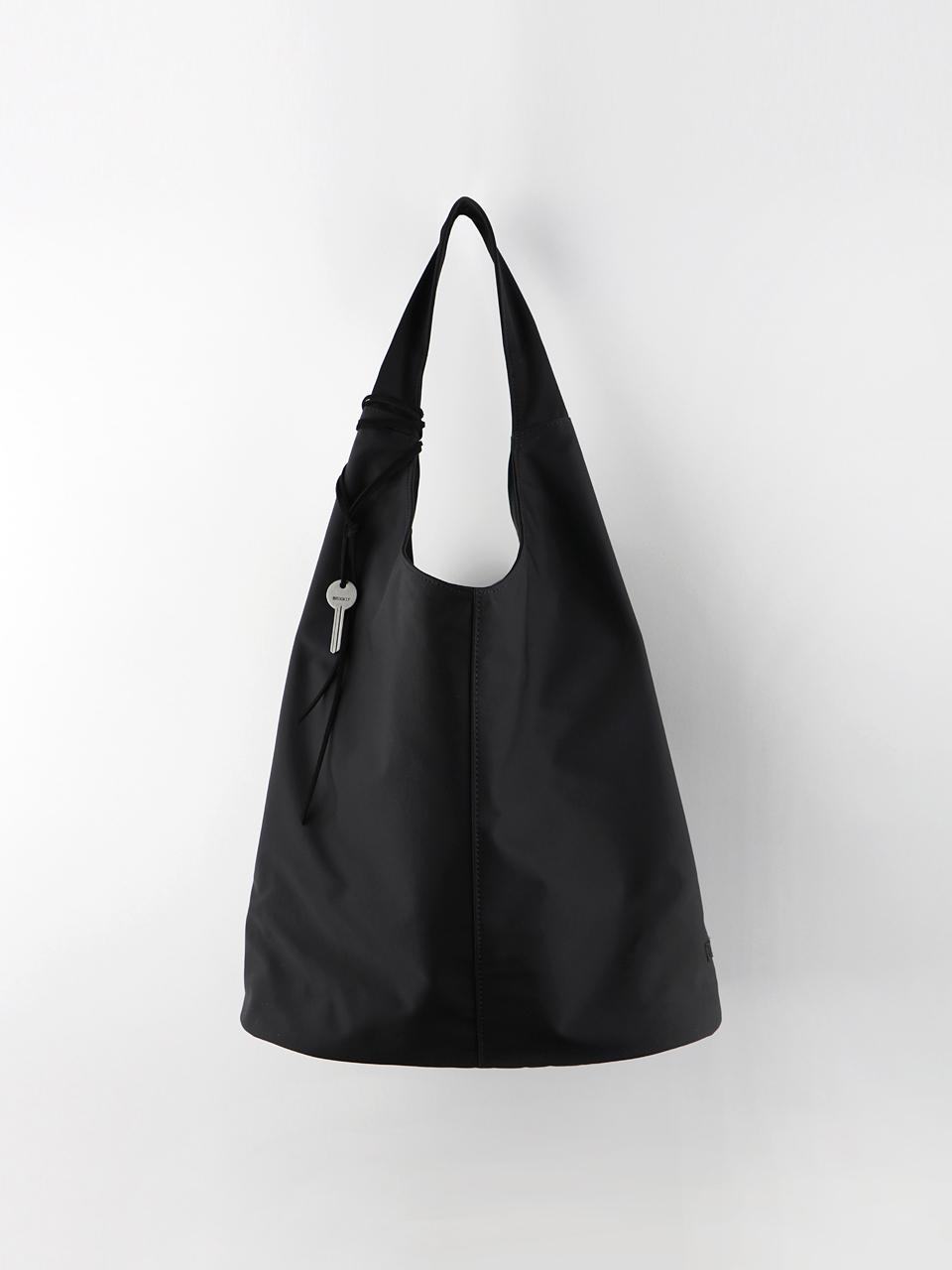 Brookly Hobo Nylon Shoulder Bag [Black]