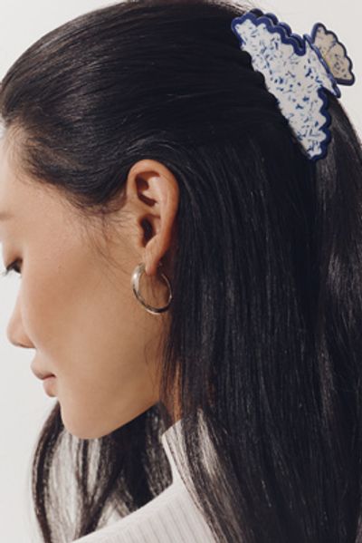 By Anthropologie Textured Scalloped Claw Clip
