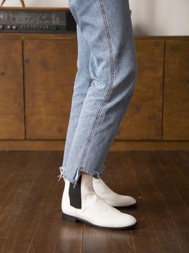 Byeuuns Alto Chelsea Ankle Boots White