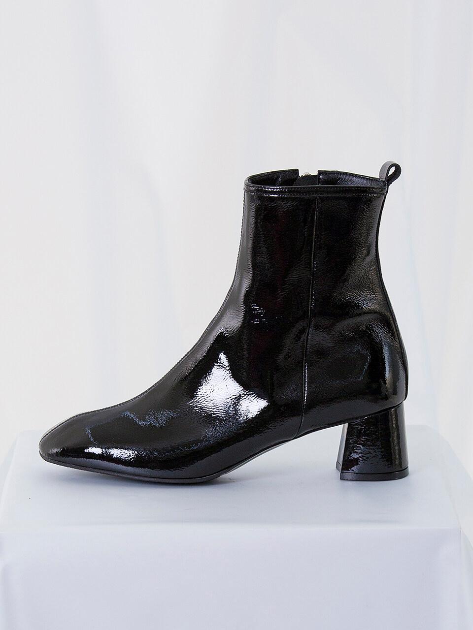 Byeuuns Ashmmetric Balance Ankle Boots Black