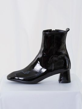 Byeuuns Ashmmetric Balance Ankle Boots Black
