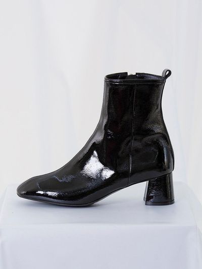 Byeuuns Ashmmetric Balance Ankle Boots Black