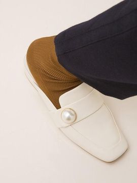 Byeuuns BIP18301 PEARL BUTTON LOAFER