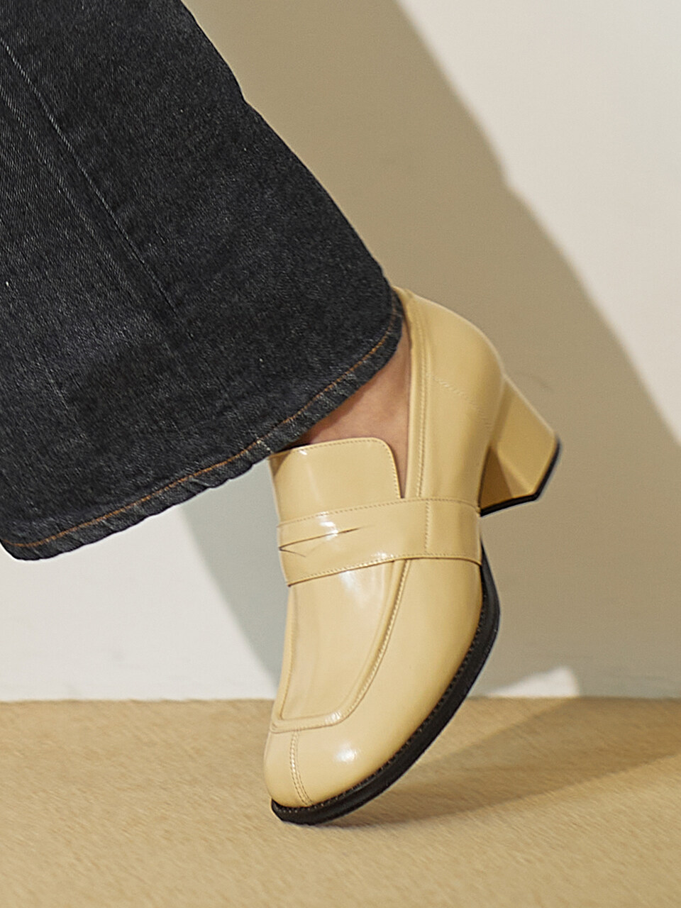 Byeuuns BLP21201 Noa Loafer Pumps / Butter