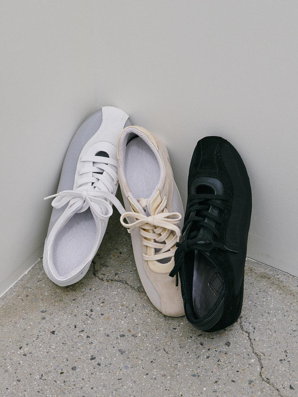 Byeuuns Mesh Low-Heel Sneakers (BPP25206)