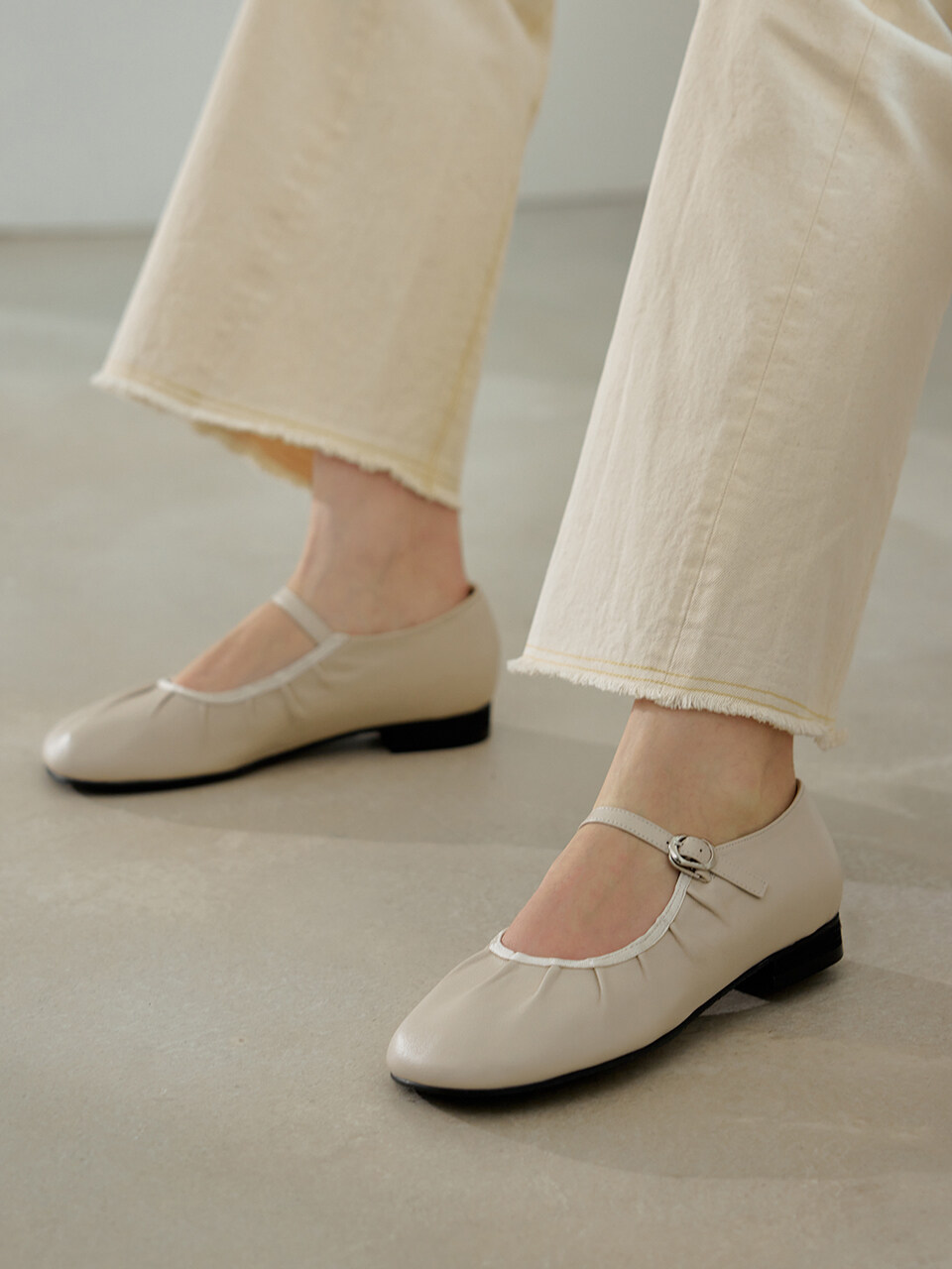 Byeuuns Pin Tuck Ballerina Maryjane Flat Shoes_2 Colors
