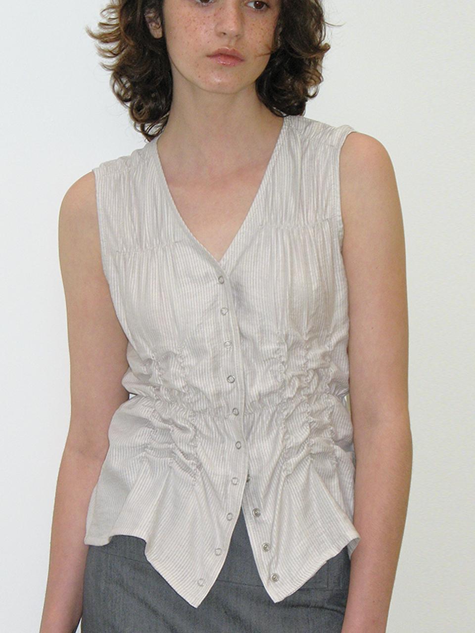 CACELE WRINKLE SLEEVELESS SHIRT, SAND GRAY