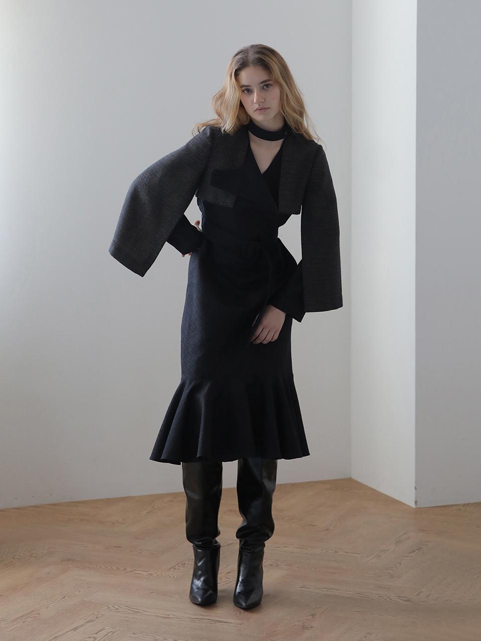 CAHIERS [CAHIERS] Cape shawl choker neck black dress