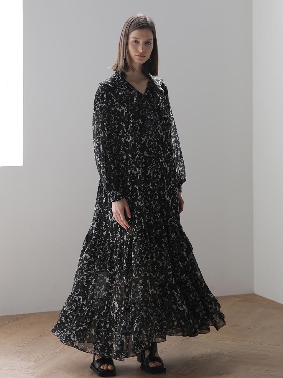 CAHIERS [CAIGIENNE] Loose-fit V-neck Ruffle Maxi Dress