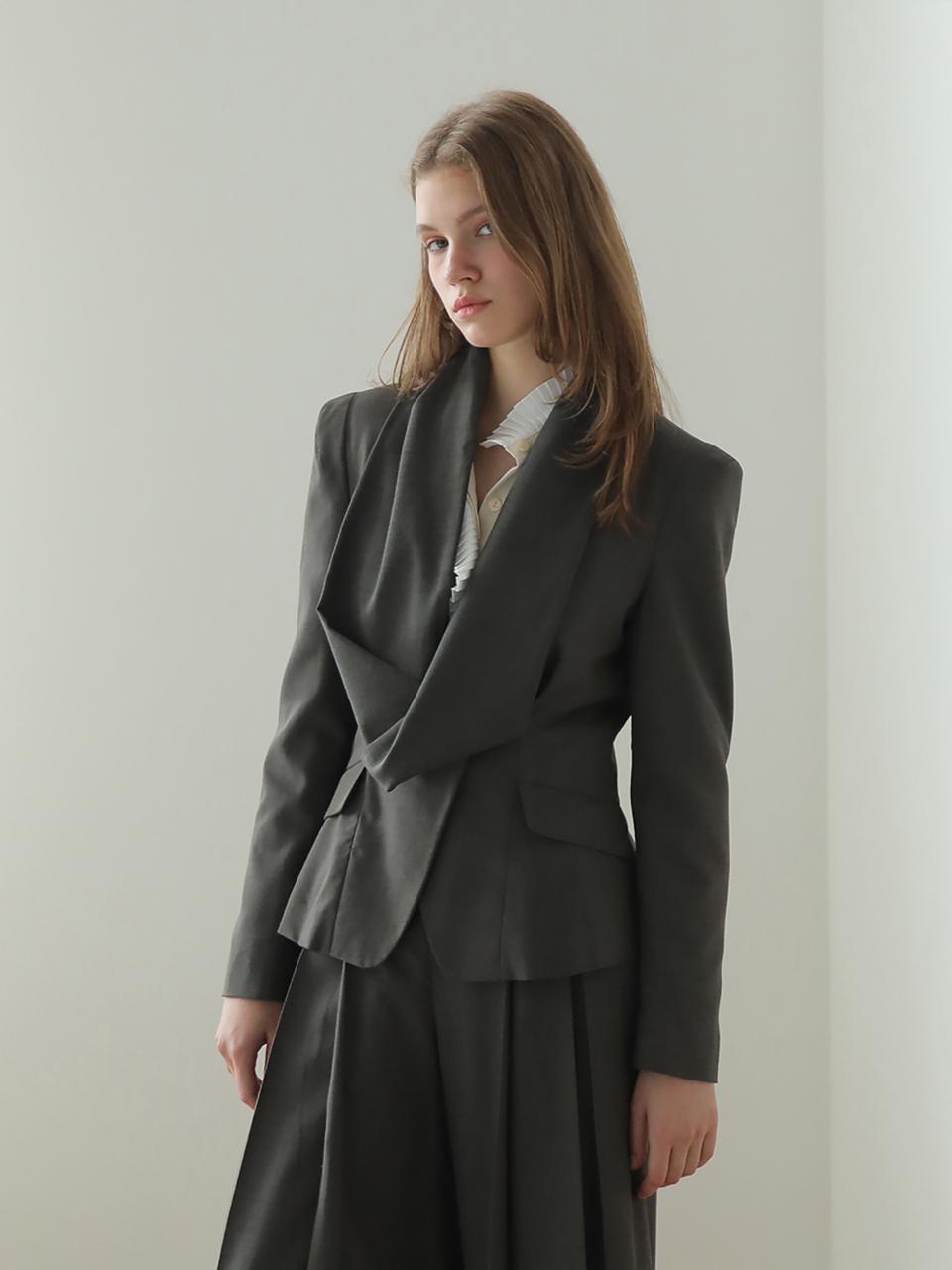 CAHIERS CAIGIENNE Slim-fit V-neck Setup Blazer