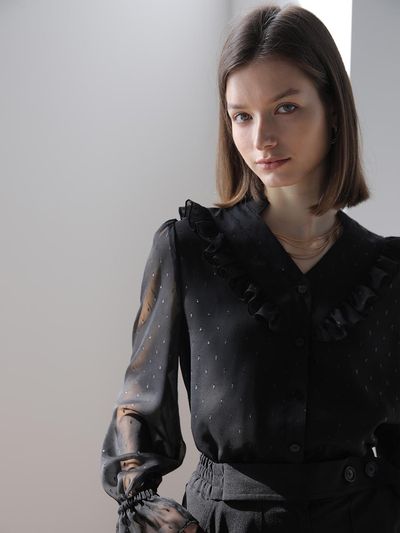 CAHIERS [CAIGIENNE] V-neck Chiffon Ruffle Blouse [Black]