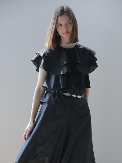 CAHIERS Loose-fit 3-Tier Ruffle Sleeveless Blouse [Black]