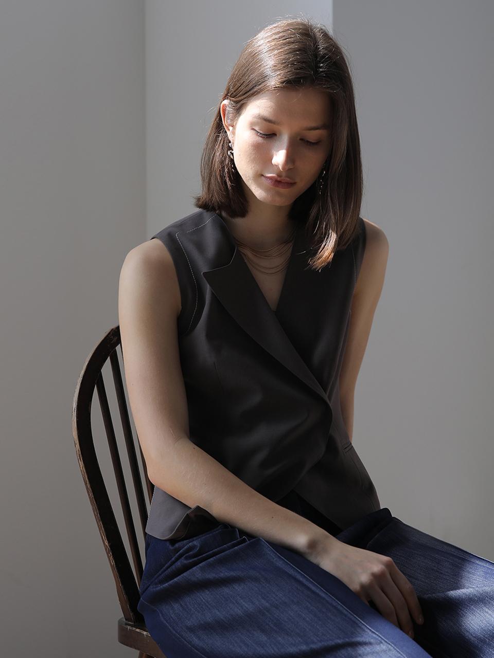 CAHIERS Sleeveless Unbalanced Blazer [CAIGIENNE]