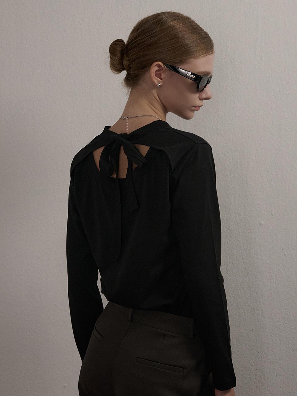 camino Back Ribbon Round Neck Blouse [Black]