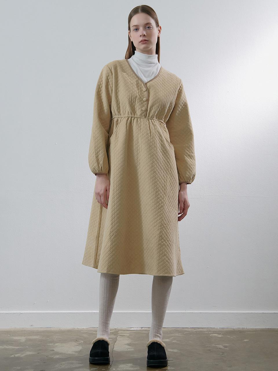 camino Quilted V-neck Roomy Dress [Beige]