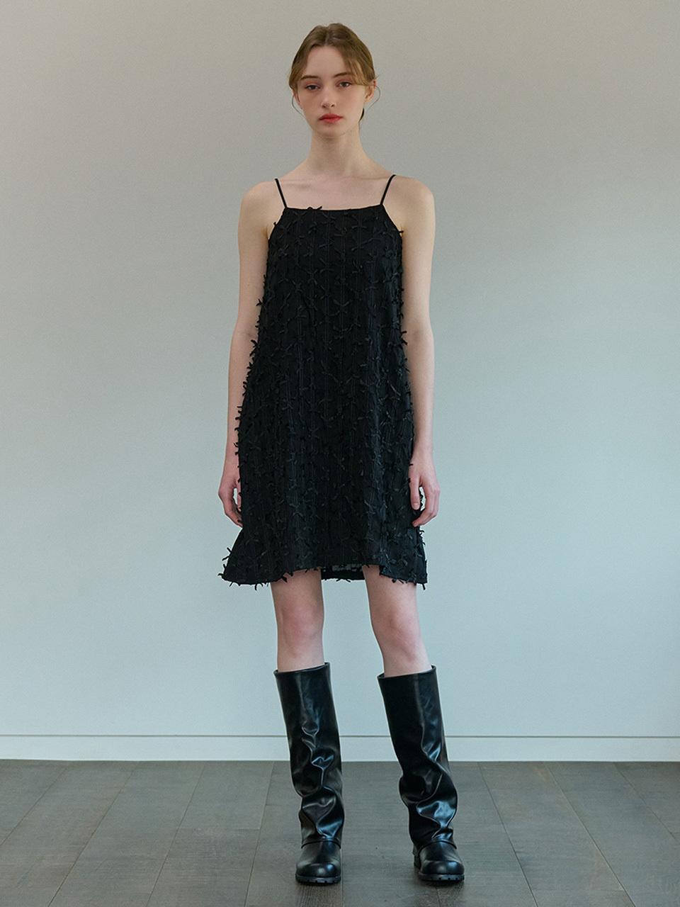 camino RIBBON EMBROIDERY SLEEVELESS ONE PIECE DRESS [BLACK]