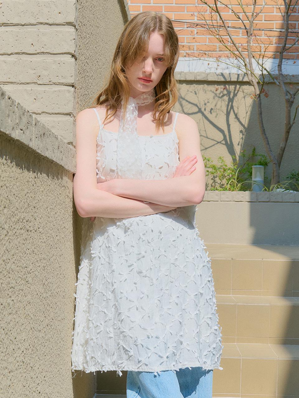 camino RIBBON EMBROIDERY SLEEVELESS ONE PIECE DRESS [WHITE]