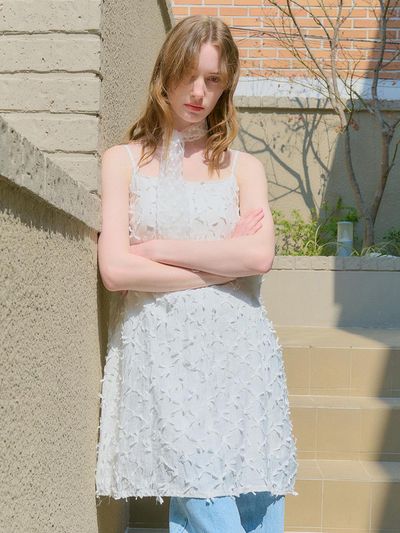 camino RIBBON EMBROIDERY SLEEVELESS ONE PIECE DRESS [WHITE]