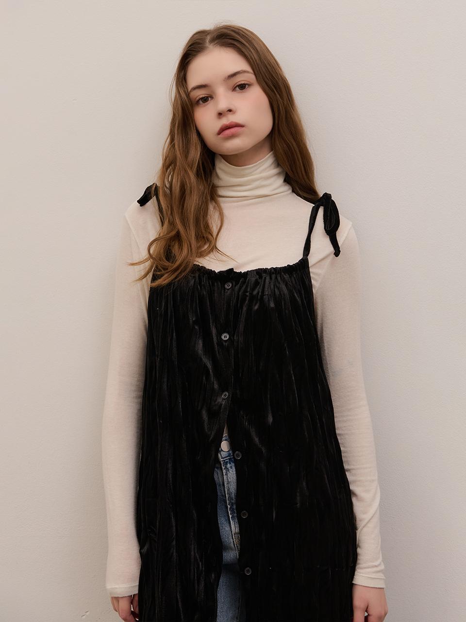 camino Winter Velvet Pleated Dress [Black]
