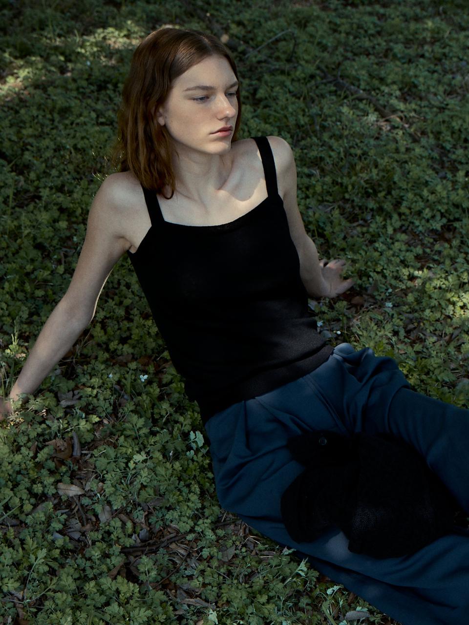 Carriere LINEN BLEND STRAP WHOLEGARMENT KNIT TOP