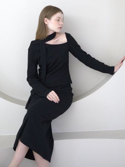 CATTLINE Back Slit Slim Skirt Black