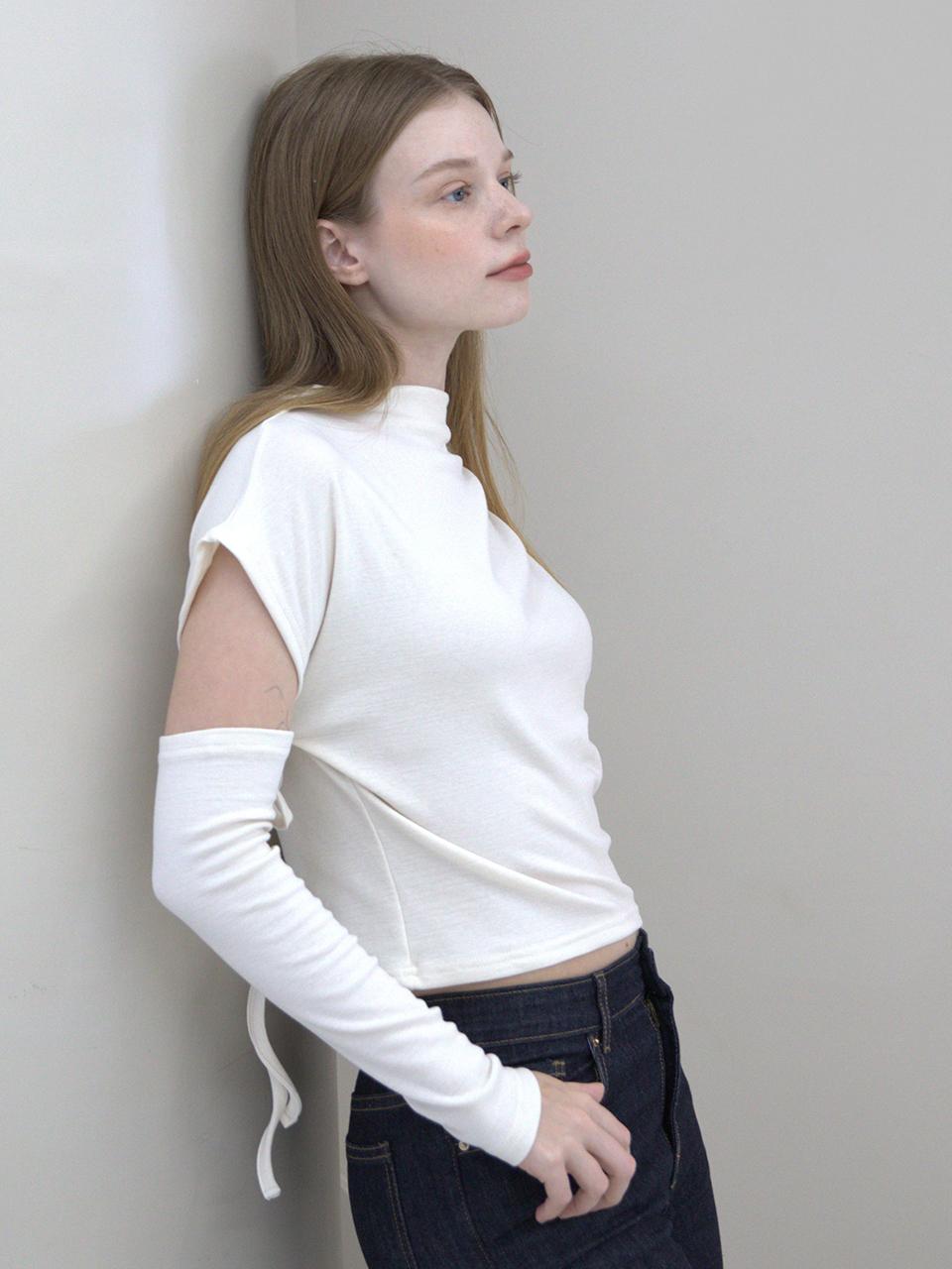 CATTLINE Half Neck Cut out T shirt