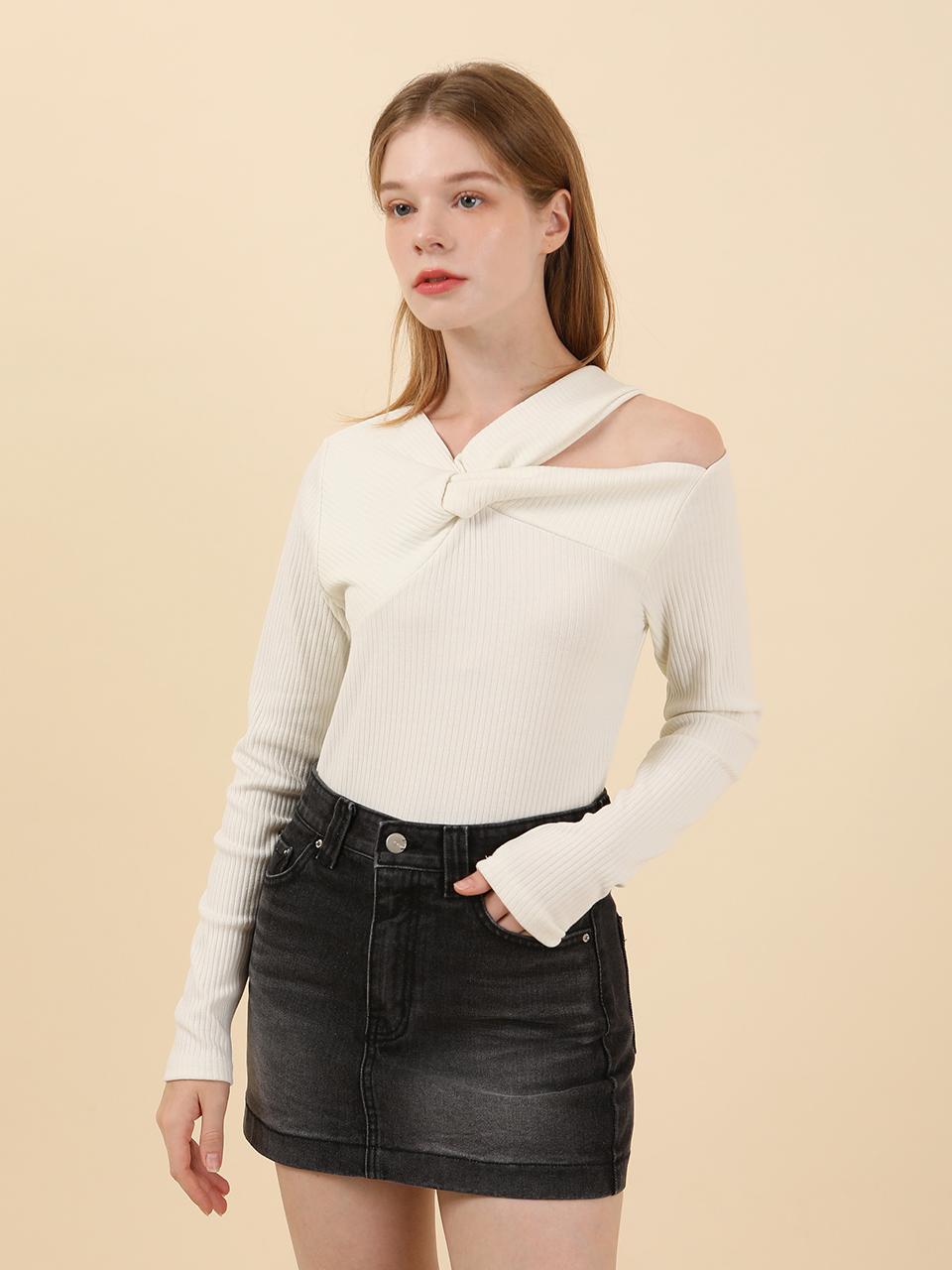 CATTLINE Twist Off Shoulder T shirt (Ivory)