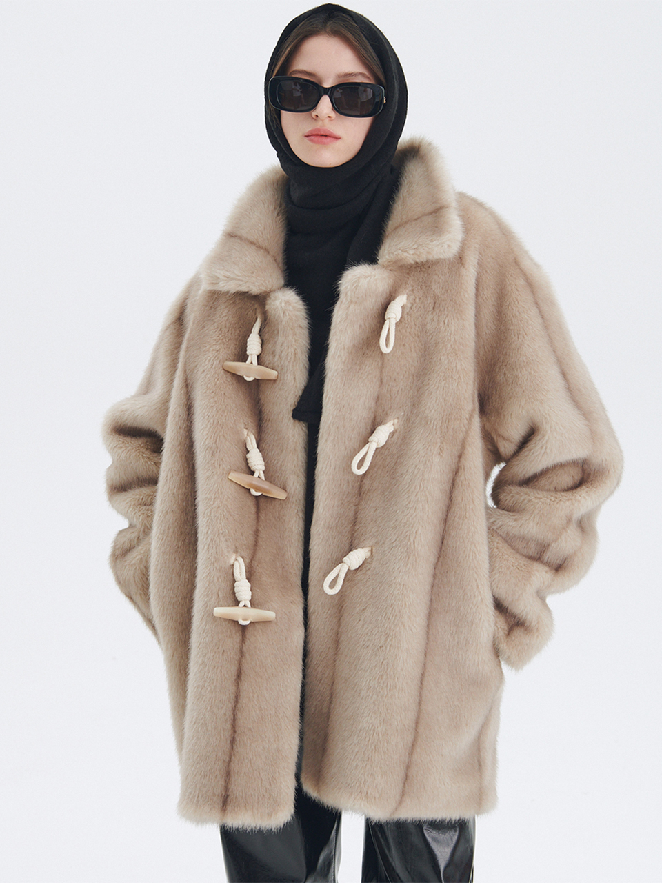 CENTAUR.KR Vintage Toggle Fur Jacket _ Beige
