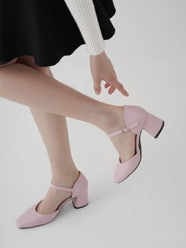 CHAAKAN Hermia Mary Jane Round Heel Pumps