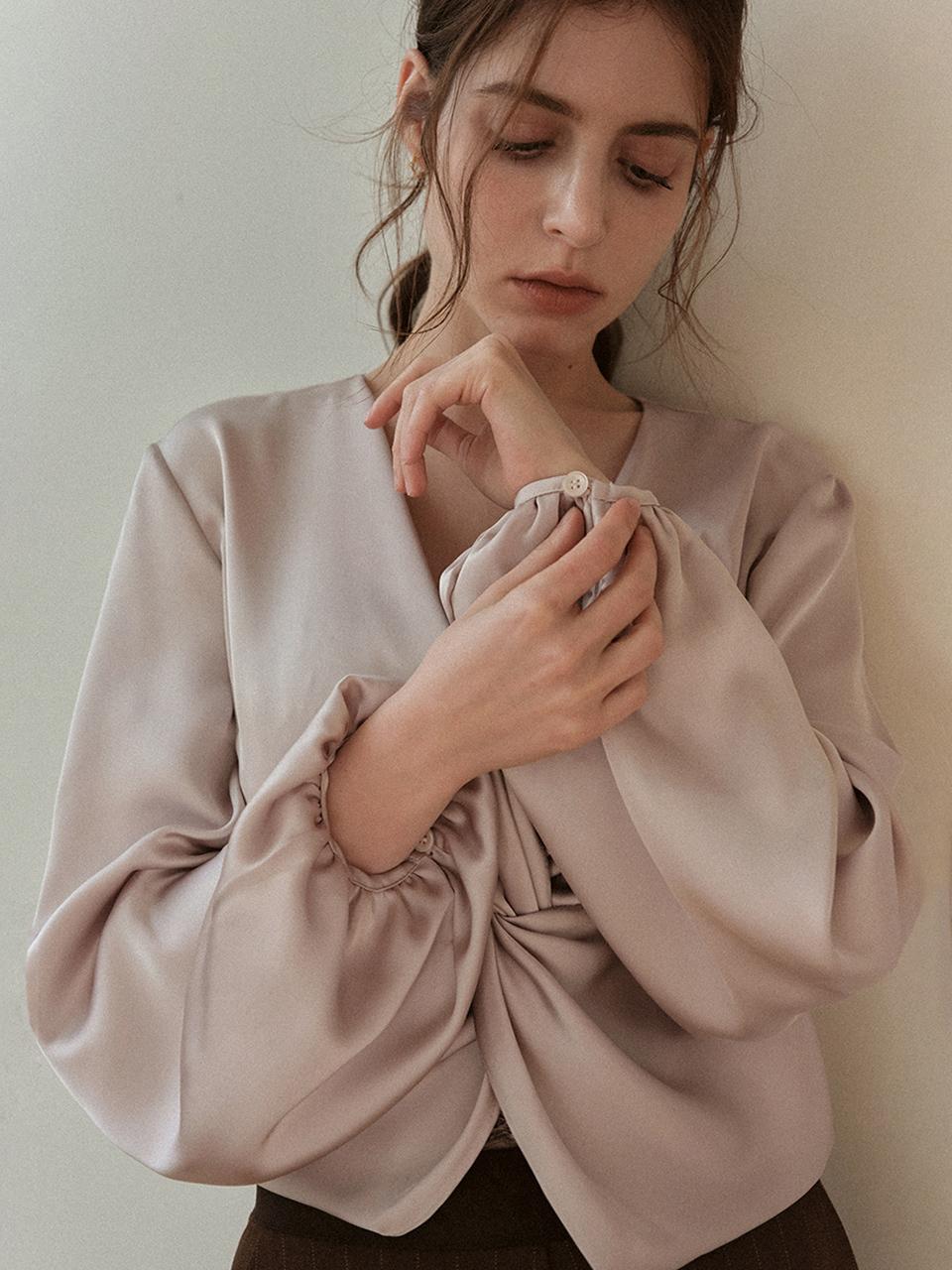 charmeeze Knot satin blouse (Beige)