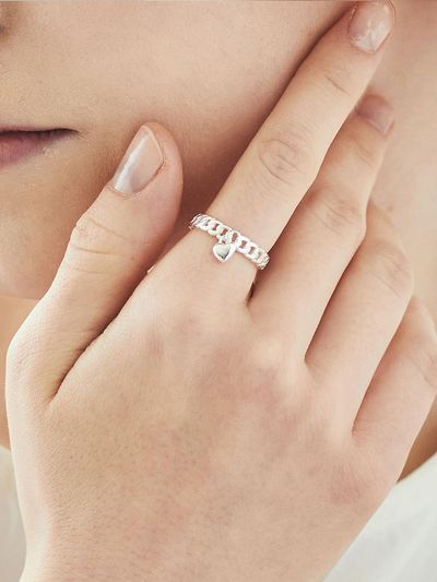 Charmy silver heart chain ring