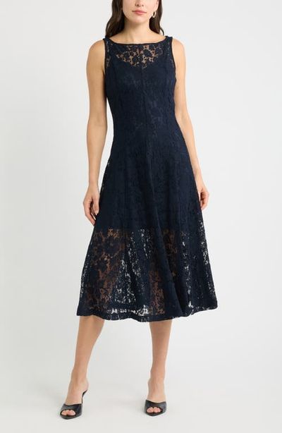sleeved cocktail dresses Black dress with sleeves | Gothic party Color:UM232-Multi regular_size MONACO - Jeune Bridal and a low back