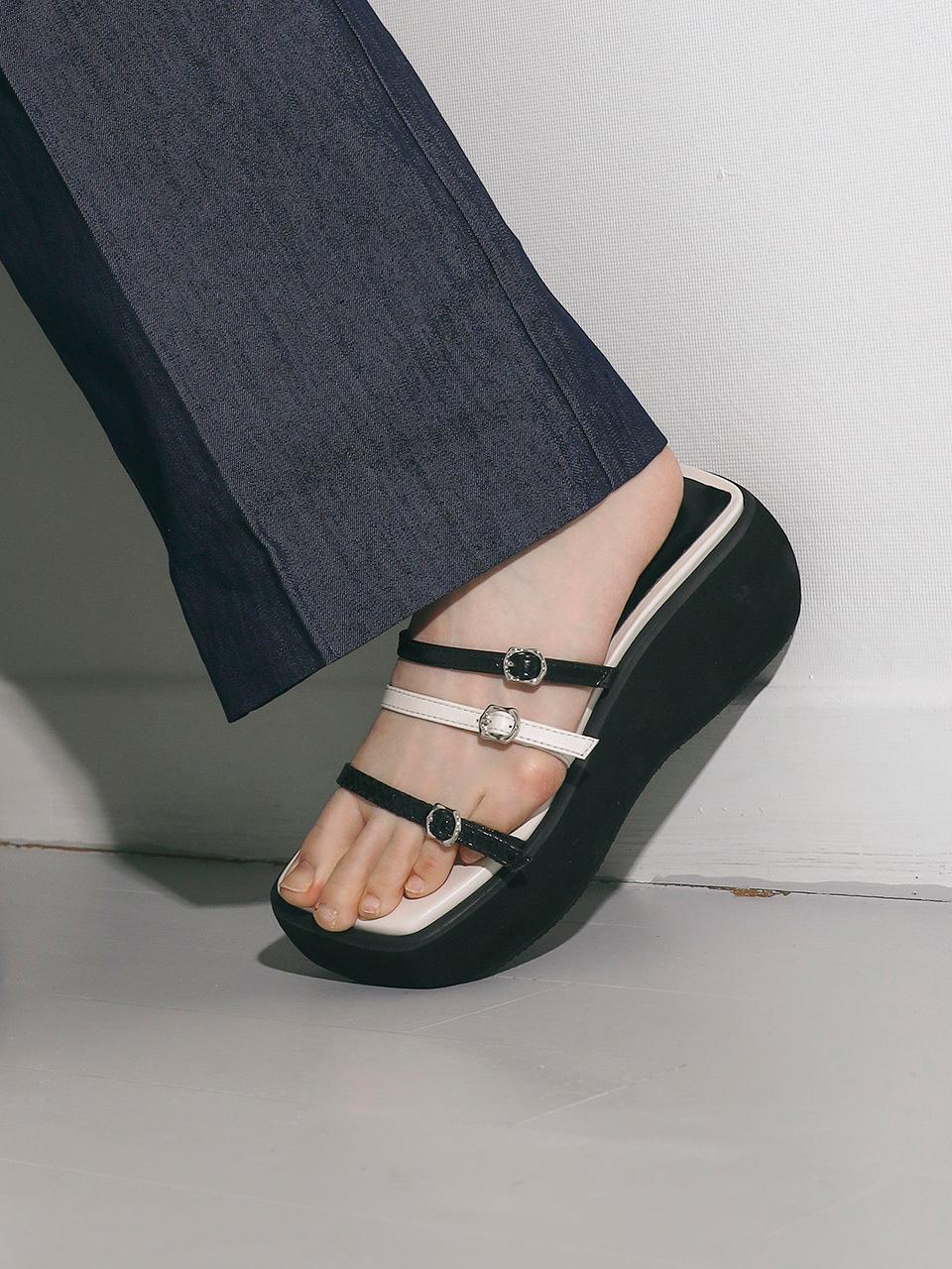 CHERTOI SEOUL Chubby Platform Sandals