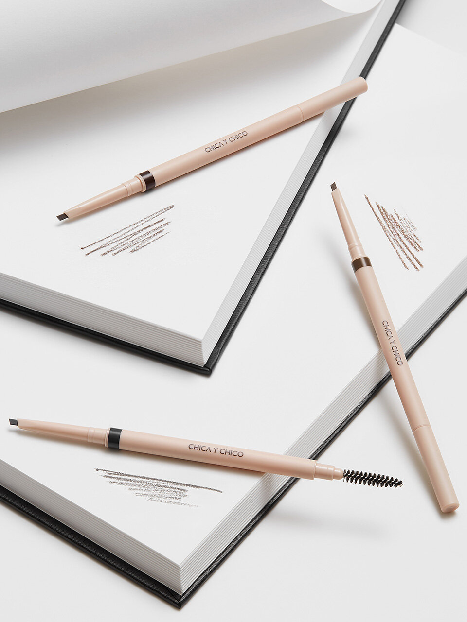 CHICA Y CHICO Hard Skinny Brow Stayler 0.07g