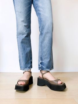 CIRCLE Essential Platform Sandals (Taupe)