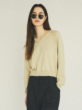 CITTA Classic Minimal Cropped V-neck Sweater