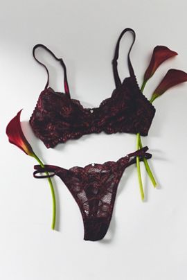 Clo Intimo Scalloped Lace Adjustable Thong