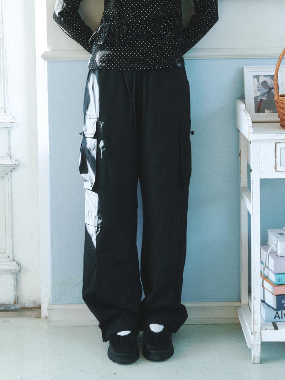 CLUNY Solid Pocket Wide Cargo Pants [Black]