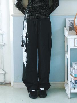 CLUNY Solid Pocket Wide Cargo Pants [Black]