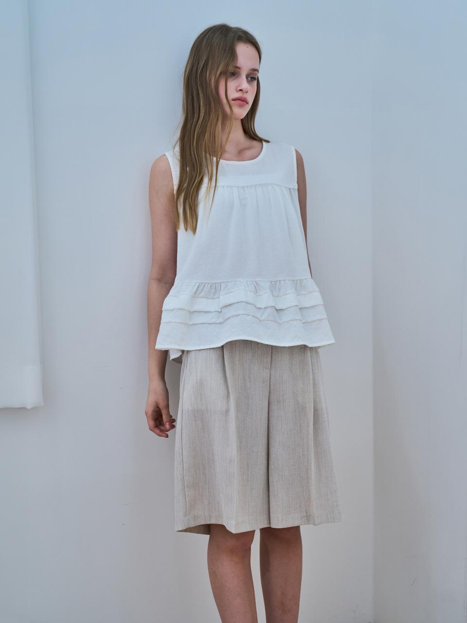 COIINCOS Frill Sleeveless Blouse (DZ5MB070)