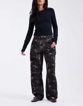 Collusion COLLUSION antifit jeans in floral camo print-Green