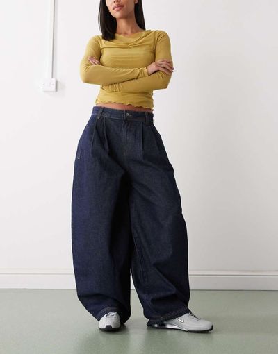 Collusion COLLUSION baggy pleated jeans in blue rinse-Multi