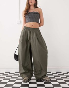 Collusion COLLUSION balloon leg pant in khaki-Green